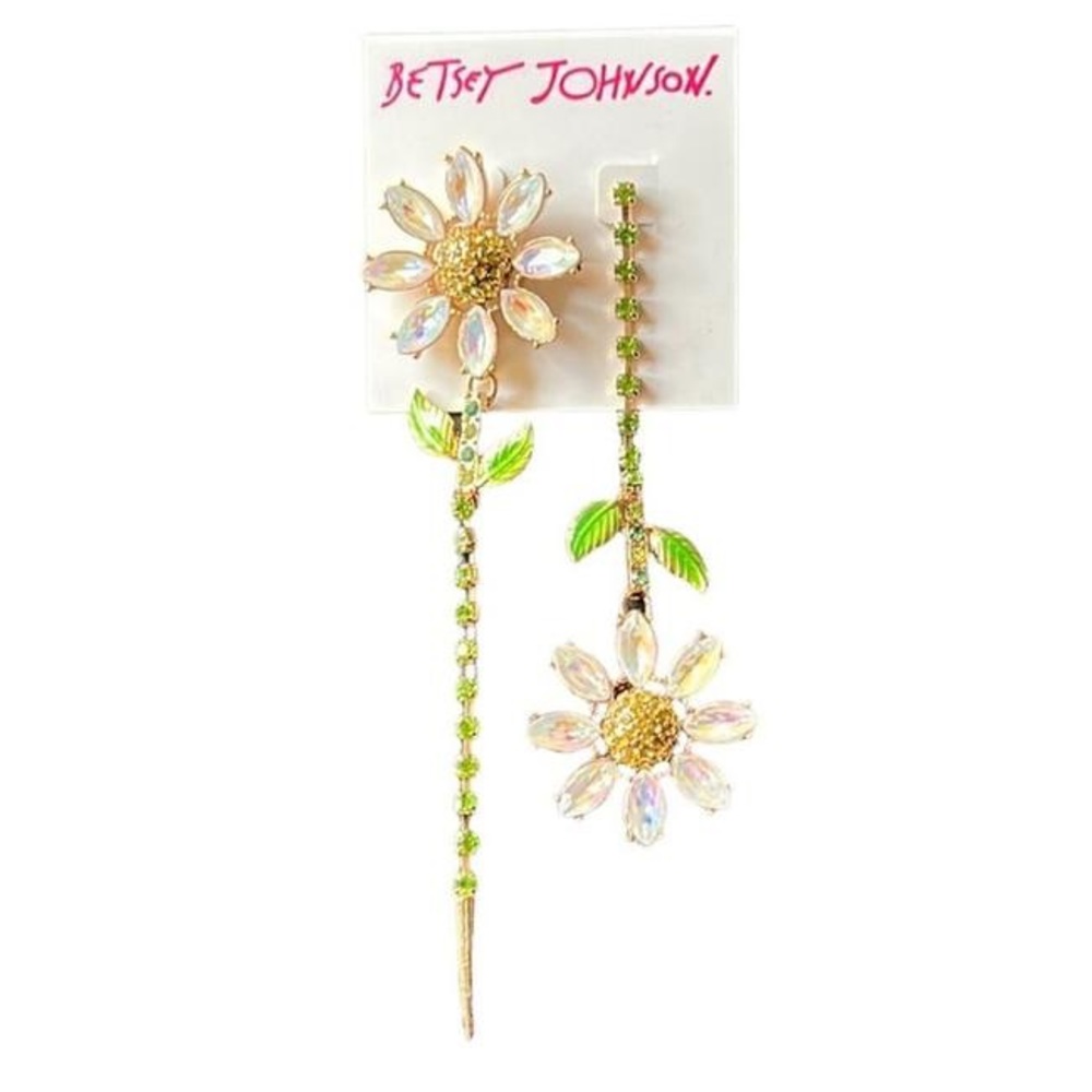 NWT Betsey Johnson
Gold Mismatched Daisy Chain Gemstone Drop Statement Earrings